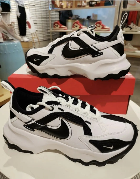 NIKE TC 7900 | PANDA