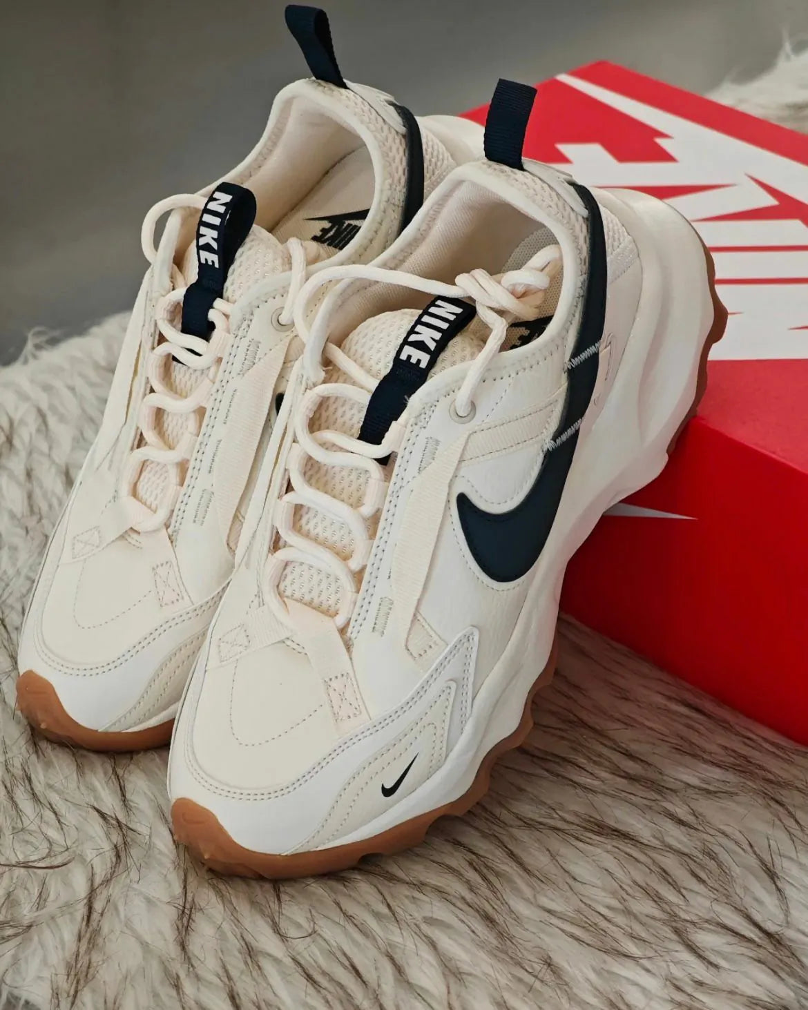 NIKE TC 7900 | IVORY NAVY