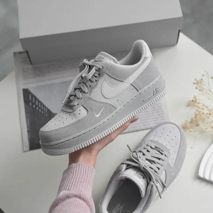 NIKE AIR FORCE 1 MINI SWOOSH | SMOKY GREY