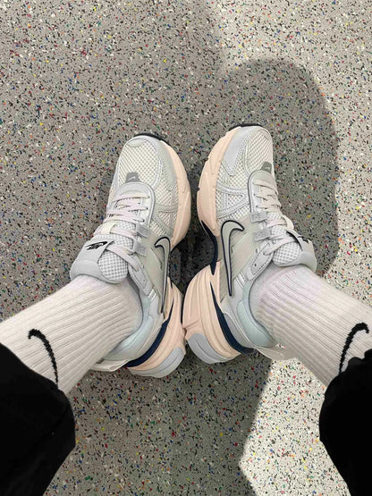 NIKE V2K RUN | GREY PINK