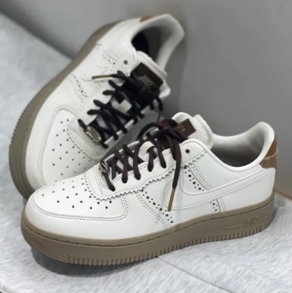 NIKE AIR FORCE 1 | MAILLARD WHITE