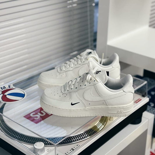 NIKE AIR FORCE 1 MINI SWOOSH | MILKY WHITE