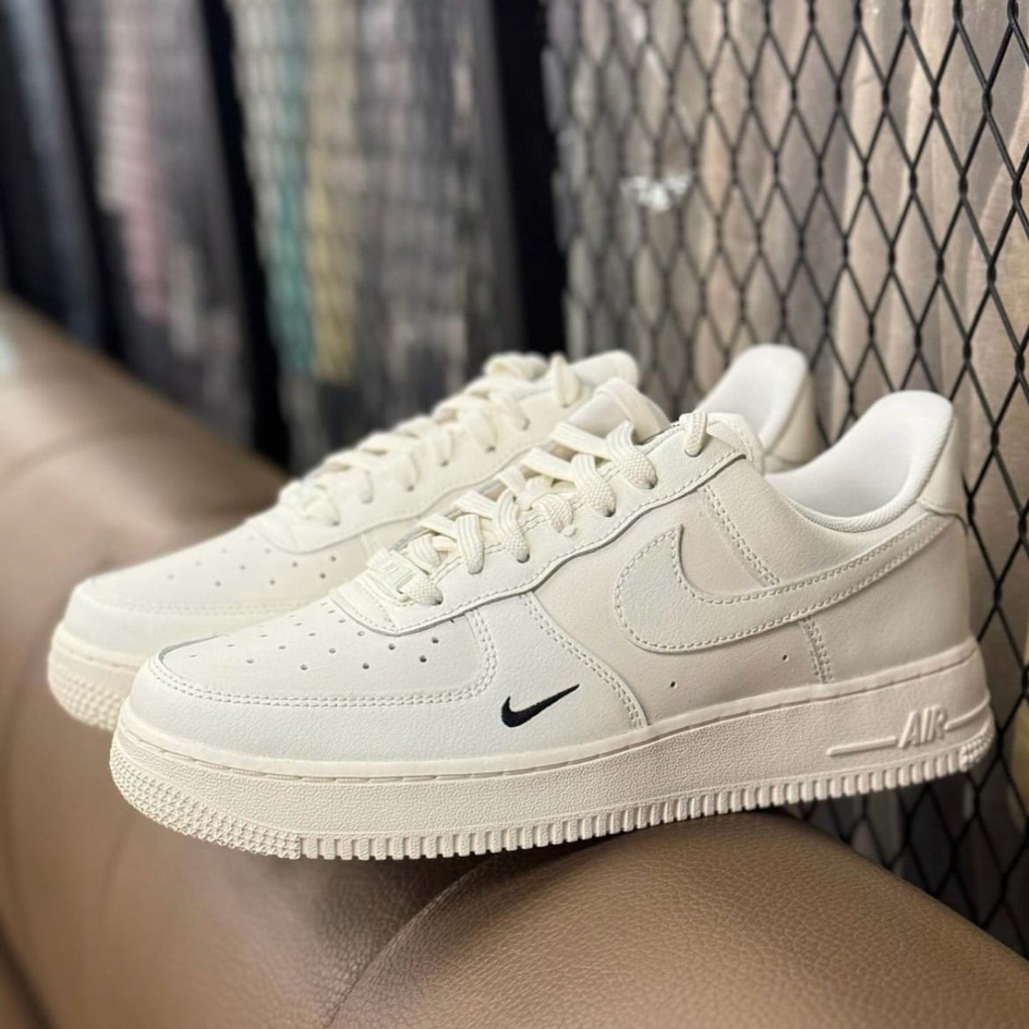 NIKE AIR FORCE 1 MINI SWOOSH | MILKY WHITE