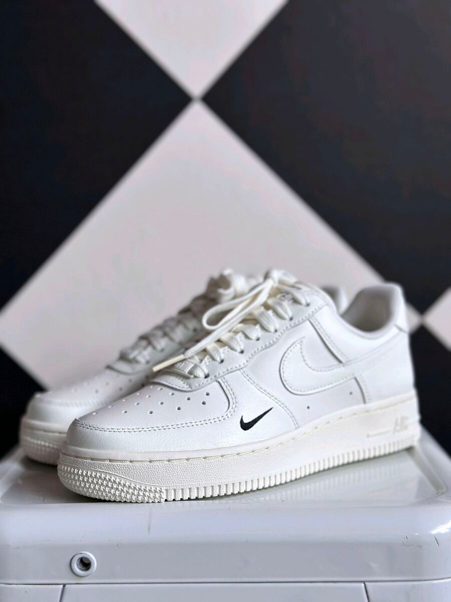 NIKE AIR FORCE 1 MINI SWOOSH | MILKY WHITE