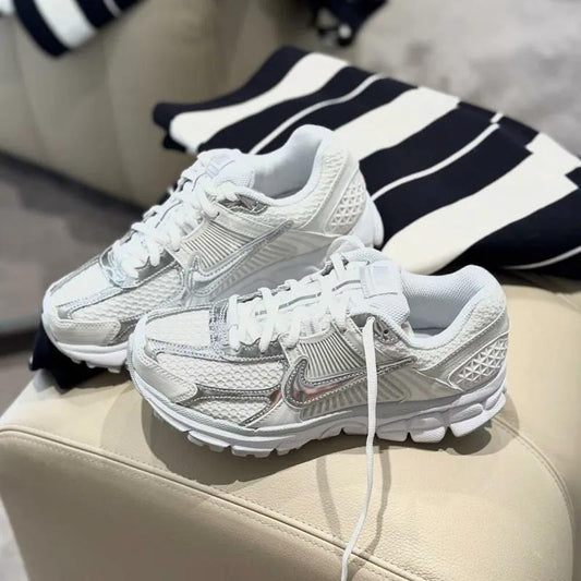 NIKE ZOOM VOMERO 5 | WHITE SILVER