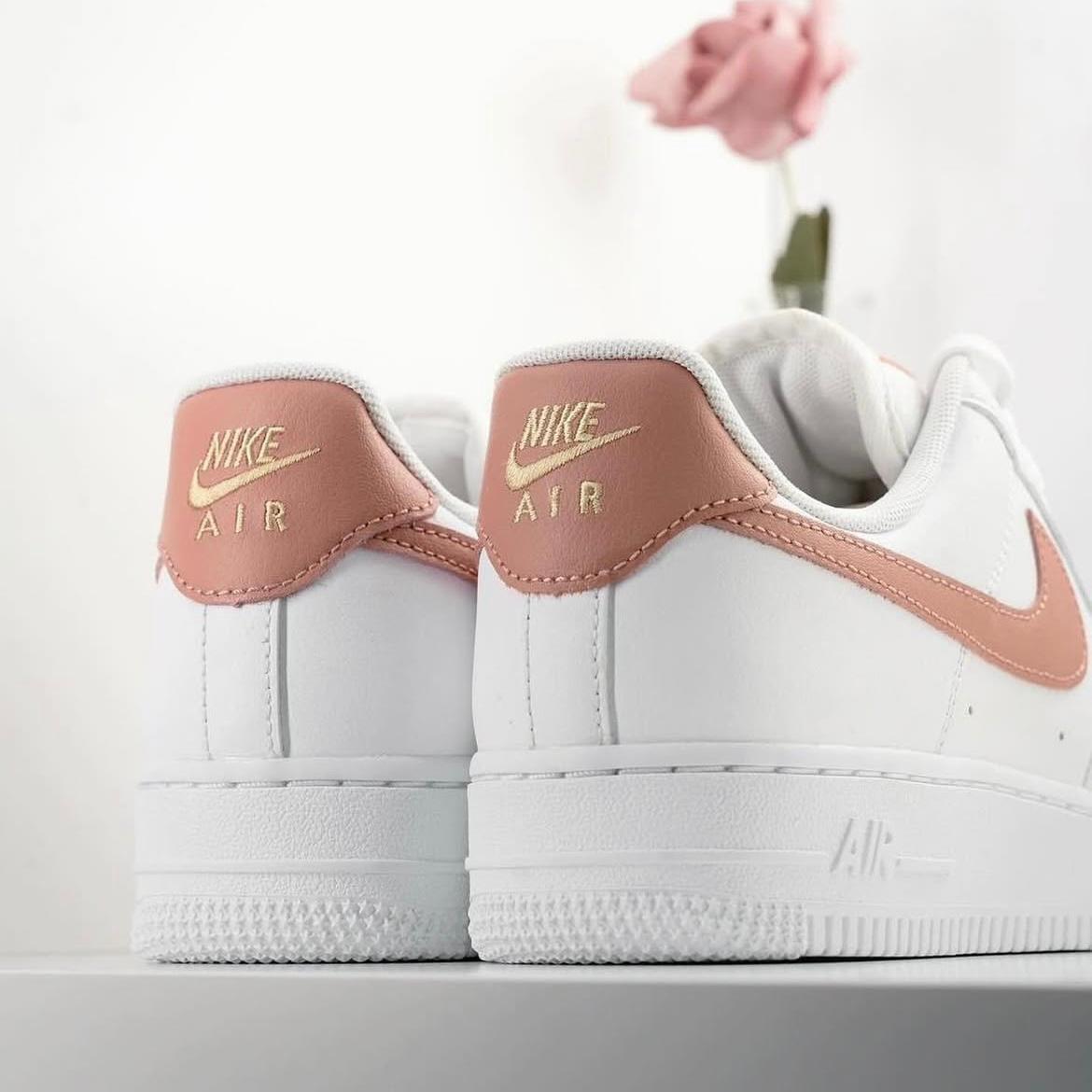 NIKE AIR FORCE 1 MINI SWOOSH | WHITE ROSE PINK