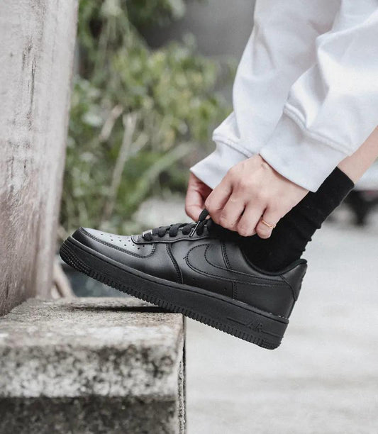 NIKE AIR FORCE 1 | BLACK