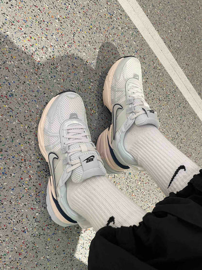 NIKE V2K RUN | GREY PINK